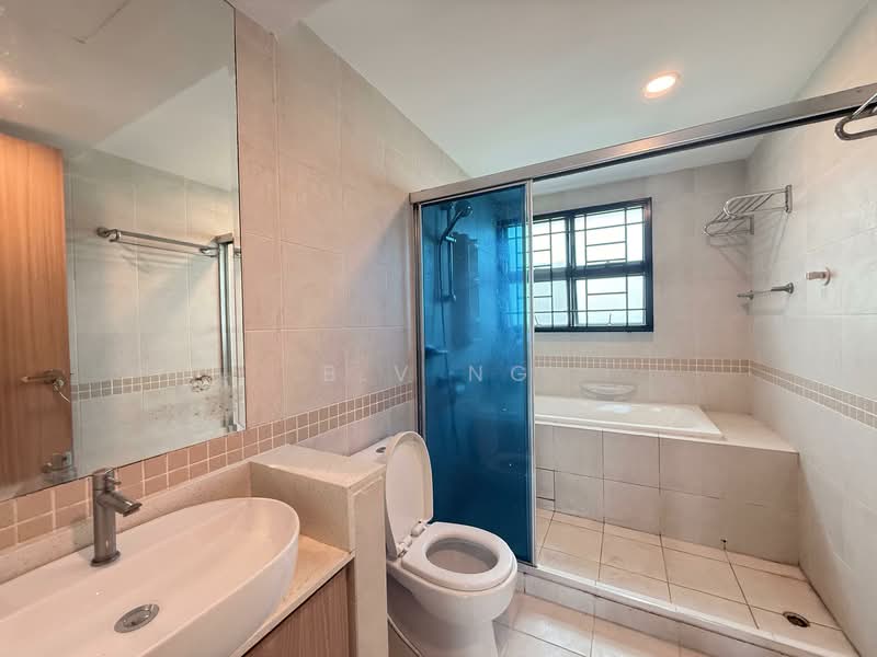 Woodsvale, 11 Woodlands Drive 72, 4 Bedrooms, 1,356 sqft, Condominium For Rent, by B.V Ng, 500067225 - Bathroom - PropertyGuru.com.sg