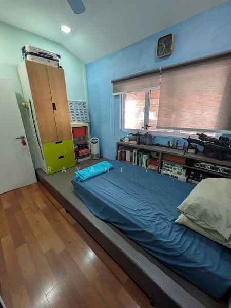 51 Jalan Bahagia HDB Flat For Sale at S$ 988,000 | PropertyGuru Singapore - Common Bedroom (Level 2)