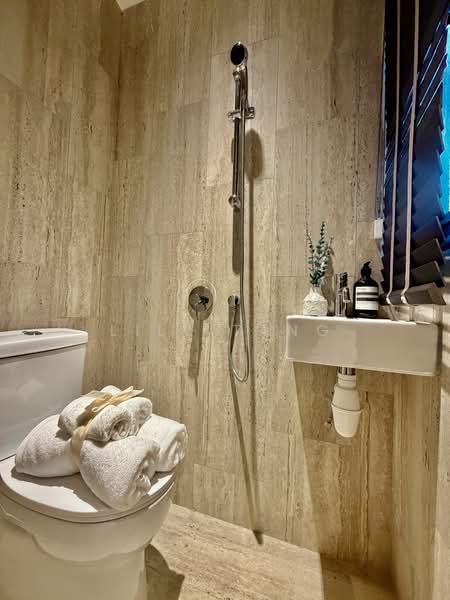 River Modern Condominium For Sale at S$ 4,588,000 | PropertyGuru Singapore - Bathroom