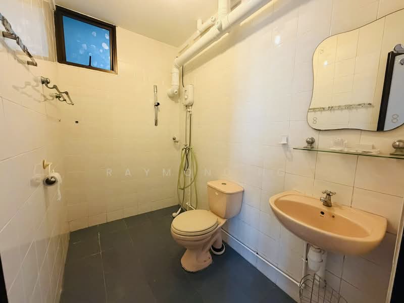 281 Toh Guan Road, 281 Toh Guan Road, 3 Bedrooms, 1,291 sqft, HDB Flat For Rent, by Raymond Ng, 500067231 - Masterbed room toilet - PropertyGuru.com.sg