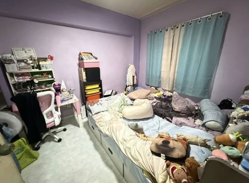 655A Jurong West Street 61 HDB Flat For Sale at S$ 520,000 | PropertyGuru Singapore - Bedroom