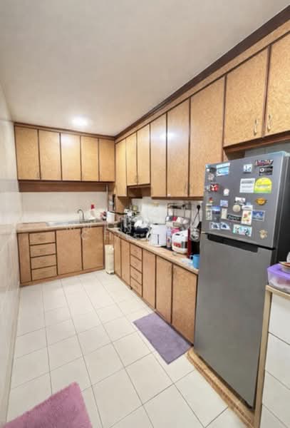 655A Jurong West Street 61 HDB Flat For Sale at S$ 520,000 | PropertyGuru Singapore - Kitchen