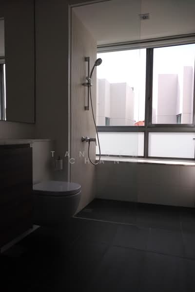 Double Bay Residences, 17A Simei Street 4, 3 Bedrooms, 1,001 sqft, Condominium For Rent, by Tan Sek Chan, 500067268 - Bathroom - PropertyGuru.com.sg