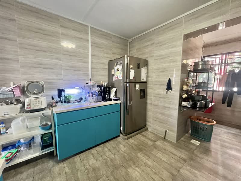 203 Bishan Street 23 HDB Flat For Sale at S$ 870,000 | PropertyGuru Singapore - Kitchen