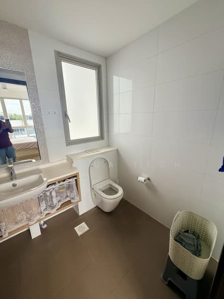 Heron Bay Executive Condominium For Sale at S$ 3,300,000 | PropertyGuru Singapore - Bathroom