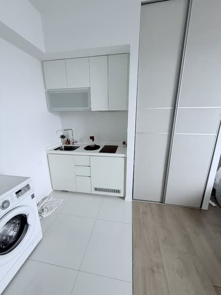 Heron Bay Executive Condominium For Sale at S$ 3,300,000 | PropertyGuru Singapore - Kitchen