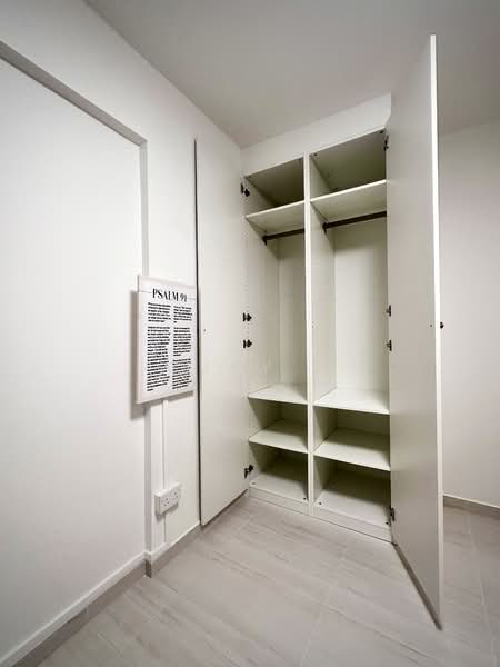 Bedroom 1 - Wardrobe
