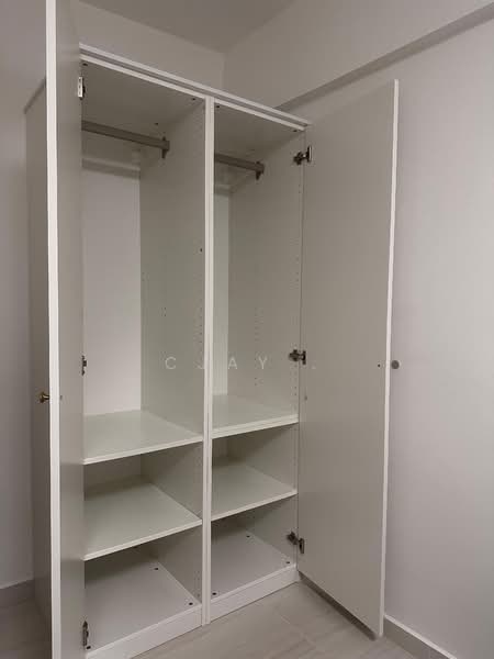 Bedroom 2 - Wardrobe