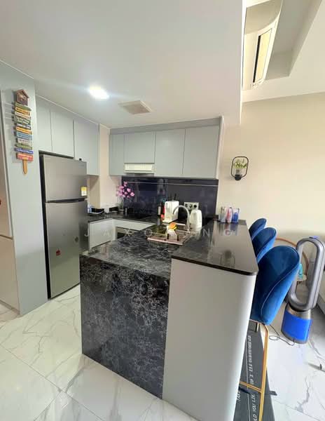 The Lilium Condominium For Sale at S$ 1,688,888 | PropertyGuru Singapore - Kitchen