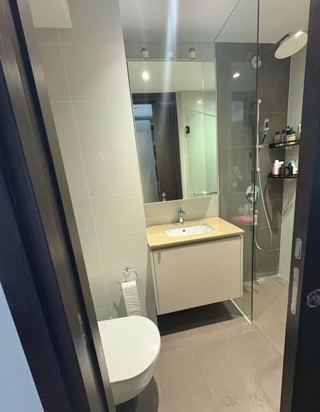 The Lilium Condominium For Sale at S$ 1,688,888 | PropertyGuru Singapore - Bathroom