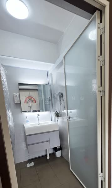 801B West Coast Crescent HDB Flat For Sale at S$ 1,280,000 | PropertyGuru Singapore - Bathroom
