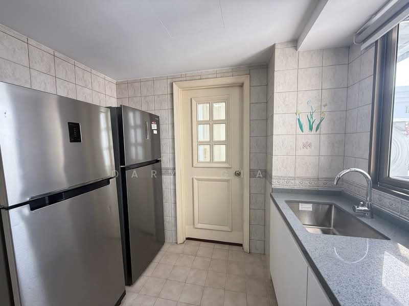 Parkview Apartments, 1 Bukit Batok Street 25, Room Rental, 120 sqft, Apartment For Rent, by Daryl Giam, 500067308 - Kitchen - PropertyGuru.com.sg