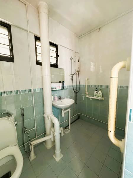536 Upper Cross Street HDB Flat For Sale at S$ 628,000 | PropertyGuru Singapore - Bathroom