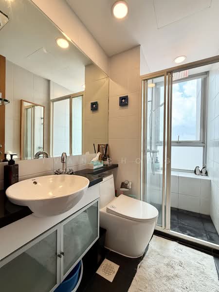Kovan Melody, 37 Kovan Road, 2 Bedrooms, 904 sqft, Condominium For Rent, by Ivan Chong, 500067341 - Common Master Bathroom - PropertyGuru.com.sg