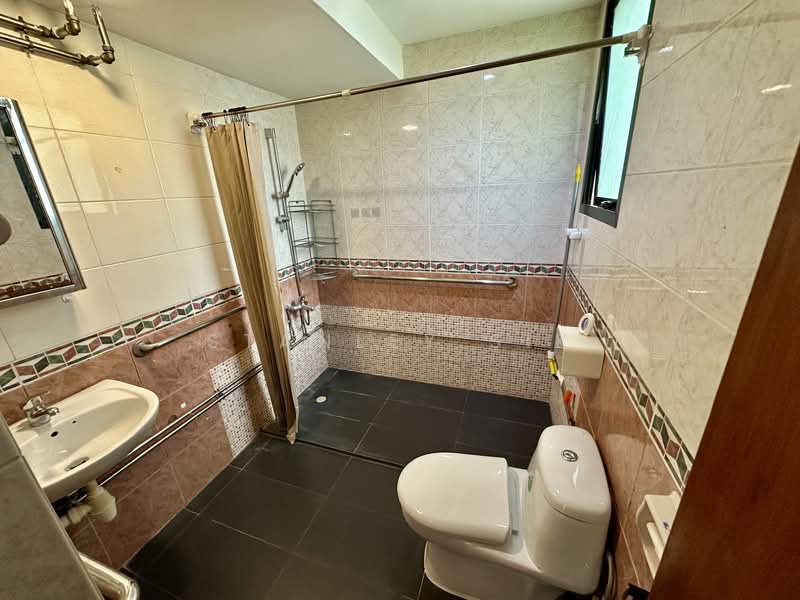 Simsville Condominium For Sale at S$ 1,499,999 | PropertyGuru Singapore - Master Bathroom