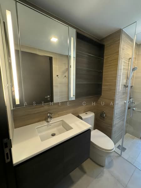 Sims Urban Oasis, 18 Sims Drive, 3 Bedrooms, 1,033 sqft, Condominium For Rent, by Asthee Chua, 500067348 - Bathroom - PropertyGuru.com.sg