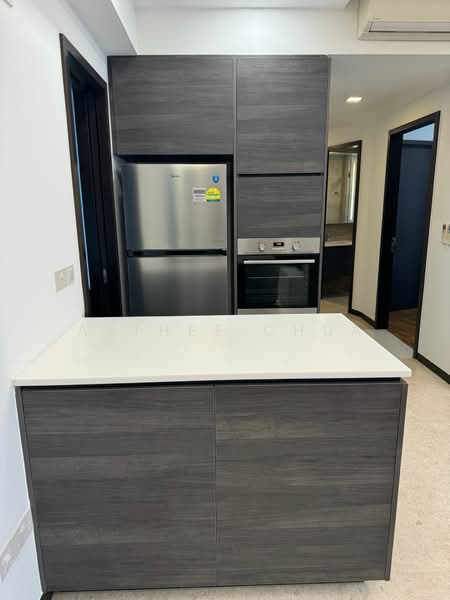 Sims Urban Oasis, 18 Sims Drive, 3 Bedrooms, 1,033 sqft, Condominium For Rent, by Asthee Chua, 500067348 - Kitchen - PropertyGuru.com.sg