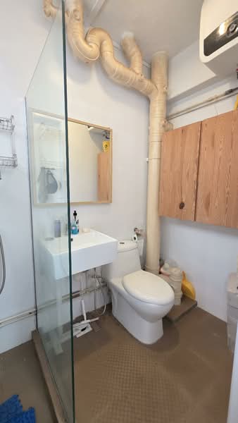 232 Bishan Street 22 HDB Flat For Sale at S$ 886,000 | PropertyGuru Singapore - Bathroom