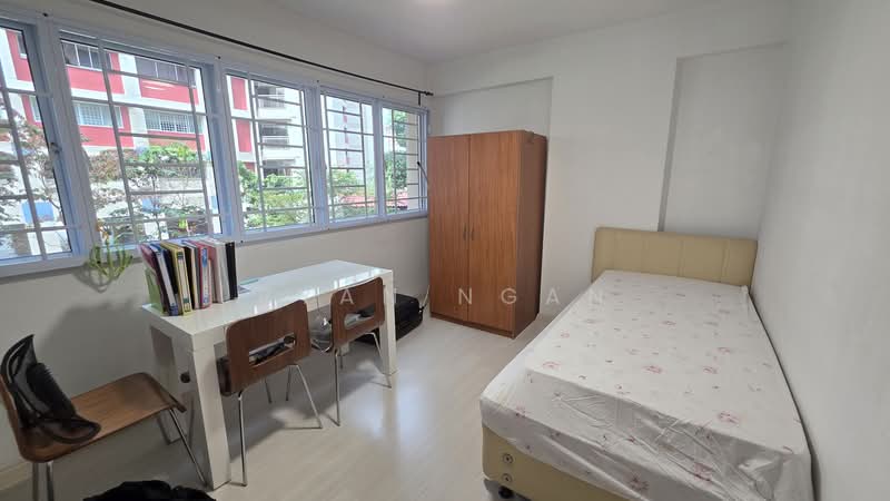 232 Bishan Street 22 HDB Flat For Sale at S$ 886,000 | PropertyGuru Singapore - Bedroom