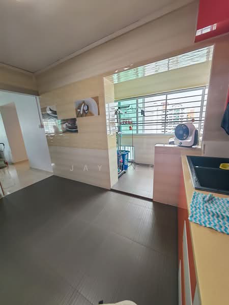771 Choa Chu Kang Street 54 HDB Flat For Sale at S$ 738,000 | PropertyGuru Singapore - Kitchen