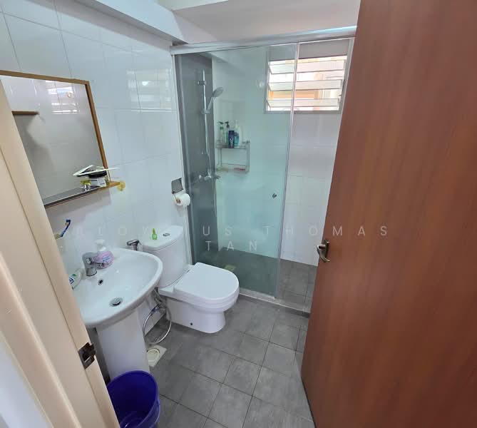 622C Punggol Central HDB Flat For Sale at S$ 730,000 | PropertyGuru Singapore - Bathroom
