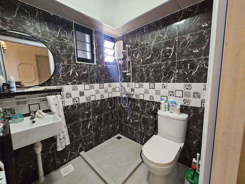 259A Punggol Field HDB Flat For Sale at S$ 645,000 | PropertyGuru Singapore - Bathroom