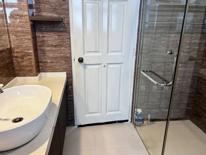 Elias Green Condominium For Sale at S$ 1,600,000 | PropertyGuru Singapore - Bathroom