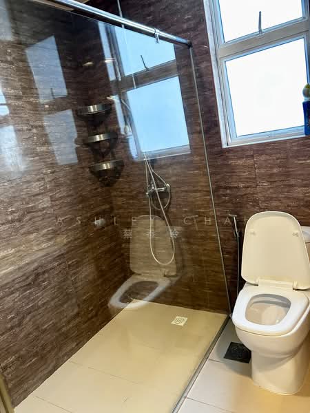 Elias Green Condominium For Sale at S$ 1,600,000 | PropertyGuru Singapore - Bathroom
