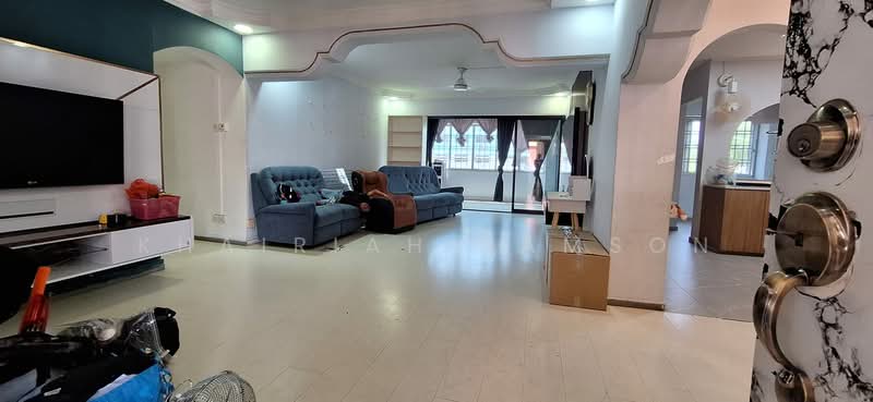 334 Tampines Street 32, 334 Tampines Street 32, 4 Bedrooms, 1,582 sqft, HDB Flat For Rent, by Khairiah Samson, 500067425 - Living Room - PropertyGuru.com.sg