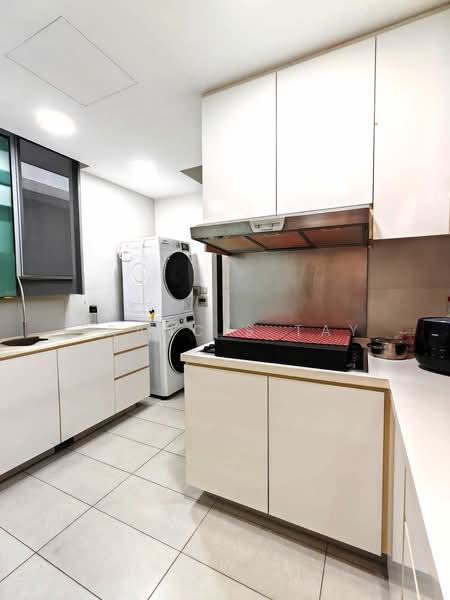 ClementiWoods Condominium, West Coast Road, 3 Bedrooms, 1,389 sqft, Condominium For Sale, by Francis Tay, 500067429 - Kitchen - PropertyGuru.com.sg