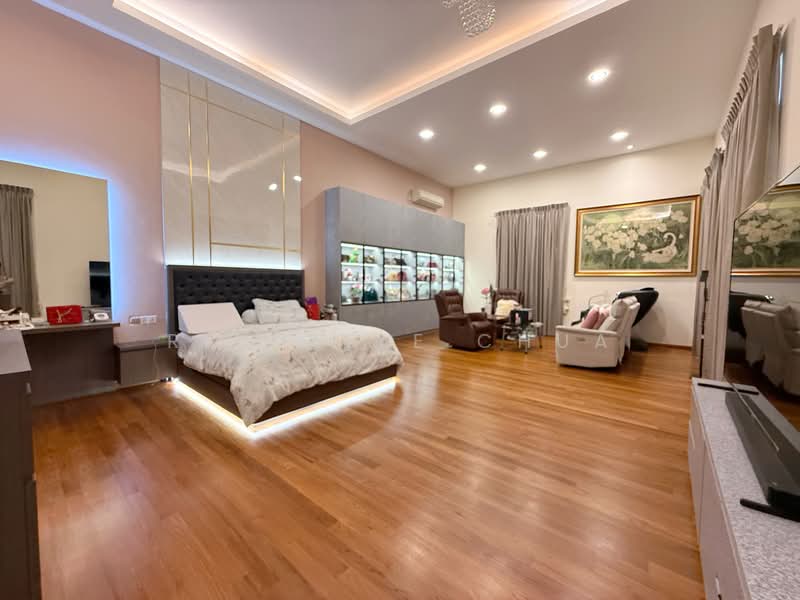 Pinewood Grove Detached House For Sale at S$ 5,600,000 | PropertyGuru Singapore - Master Bedroom