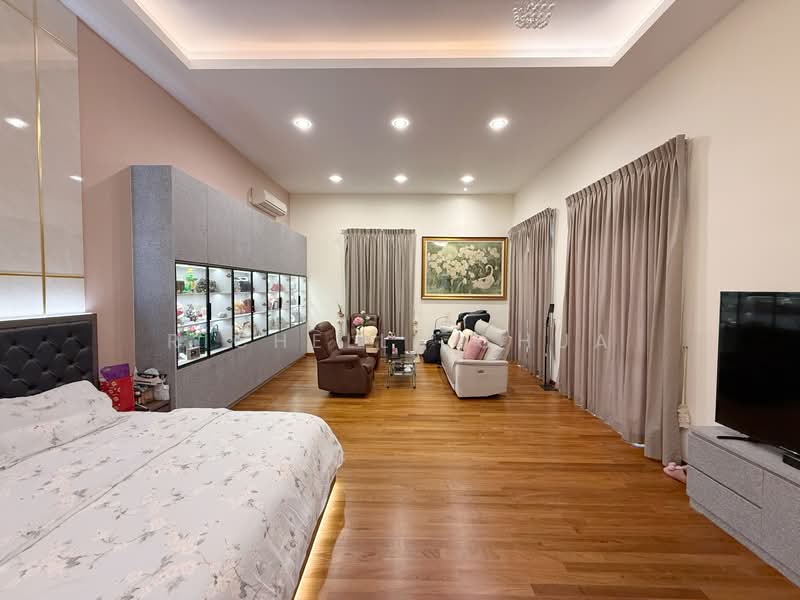Pinewood Grove Detached House For Sale at S$ 5,600,000 | PropertyGuru Singapore - Master Bedroom