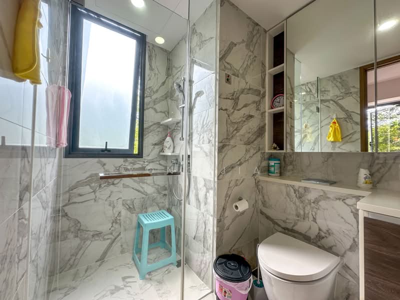 Parc Botannia Condominium For Sale at S$ 1,930,000 | PropertyGuru Singapore - Bathroom
