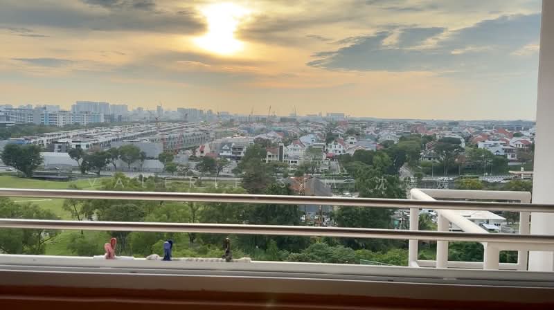 986B Buangkok Crescent HDB Flat For Sale at S$ 528,888 | PropertyGuru Singapore - Vast sky view from balcony 