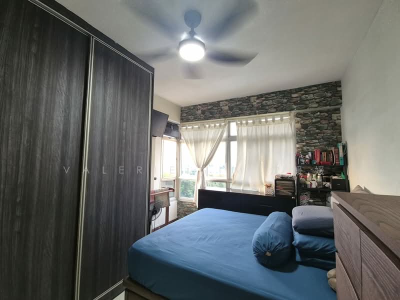 986B Buangkok Crescent HDB Flat For Sale at S$ 528,888 | PropertyGuru Singapore - Bedroom