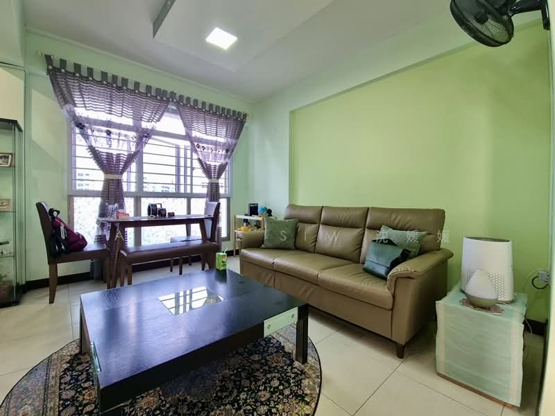 986B Buangkok Crescent HDB Flat For Sale at S$ 528,888 | PropertyGuru Singapore - Living Room