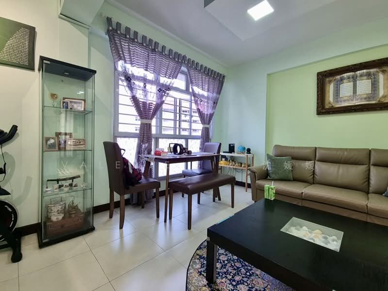 986B Buangkok Crescent HDB Flat For Sale at S$ 528,888 | PropertyGuru Singapore - Living Room