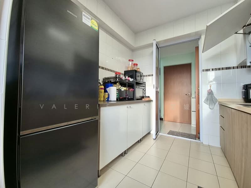 986B Buangkok Crescent HDB Flat For Sale at S$ 528,888 | PropertyGuru Singapore - Kitchen