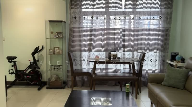 986B Buangkok Crescent HDB Flat For Sale at S$ 528,888 | PropertyGuru Singapore - Living Room