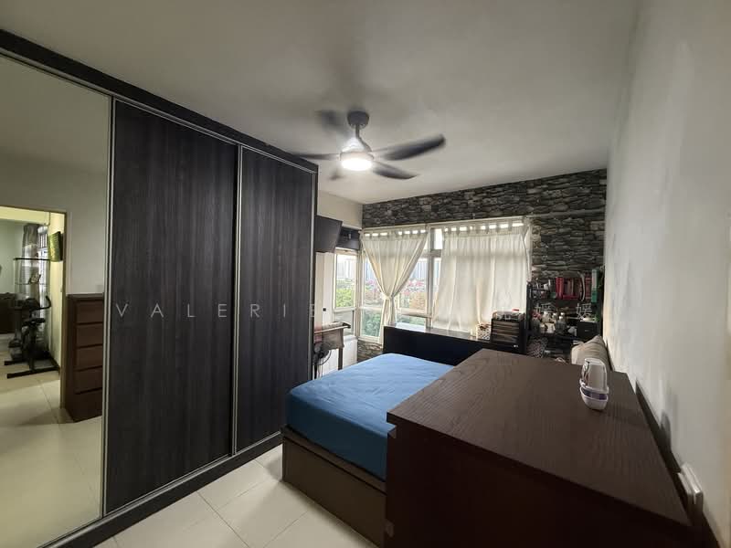 986B Buangkok Crescent HDB Flat For Sale at S$ 528,888 | PropertyGuru Singapore - Bedroom
