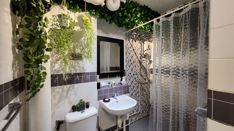 134 Pasir Ris Street 11 HDB Flat For Sale at S$ 895,000 | PropertyGuru Singapore - Bathroom