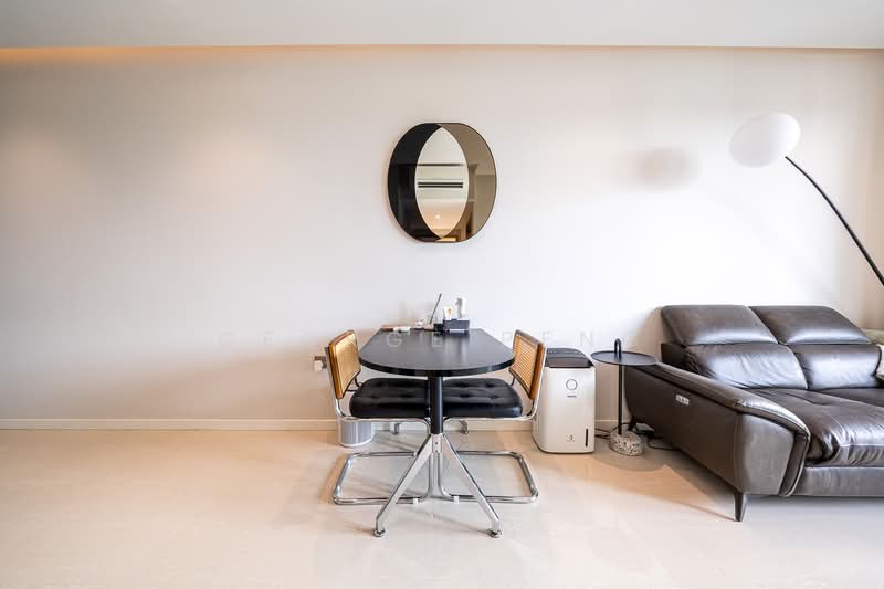 Top Floor 2 Bedder Condominium For Sale at S$ 1,250,000 | PropertyGuru Singapore - Interior