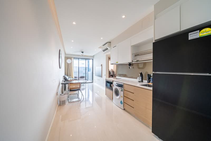 Top Floor 2 Bedder Condominium For Sale at S$ 1,250,000 | PropertyGuru Singapore