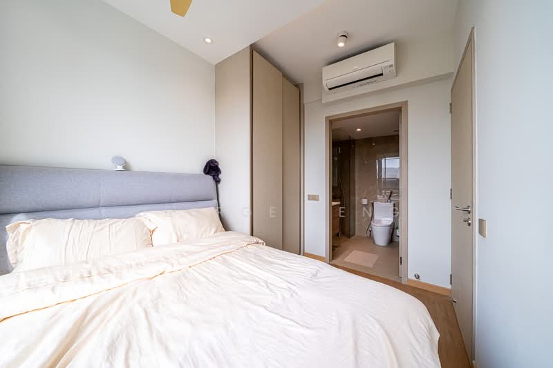 Top Floor 2 Bedder Condominium For Sale at S$ 1,250,000 | PropertyGuru Singapore