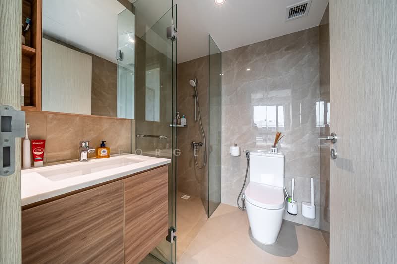 Top Floor 2 Bedder Condominium For Sale at S$ 1,250,000 | PropertyGuru Singapore