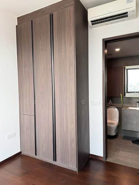 Midtown Modern Condominium For Sale at S$ 1,390,000 | PropertyGuru Singapore - Bedroom