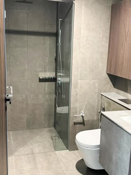 Midtown Modern Condominium For Sale at S$ 1,390,000 | PropertyGuru Singapore - Bathroom