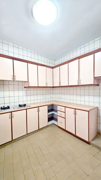 Lakepoint Condo Condominium For Sale at S$ 1,888,888 | PropertyGuru Singapore - Kitchen