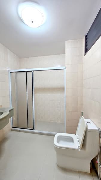 Lakepoint Condo Condominium For Sale at S$ 1,888,888 | PropertyGuru Singapore - Bathroom