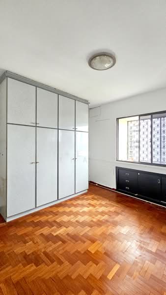 Lakepoint Condo Condominium For Sale at S$ 1,888,888 | PropertyGuru Singapore - Bedroom